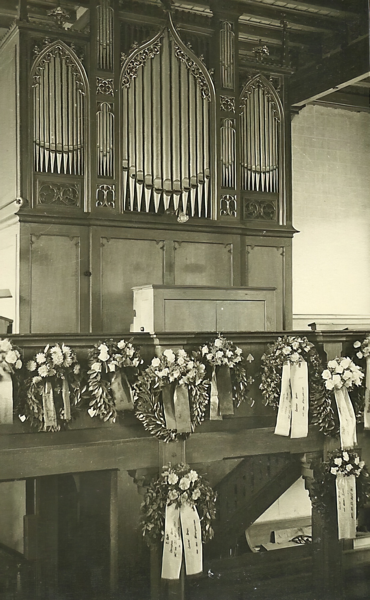 Empore mit den Kränzen, Orgel, 1954