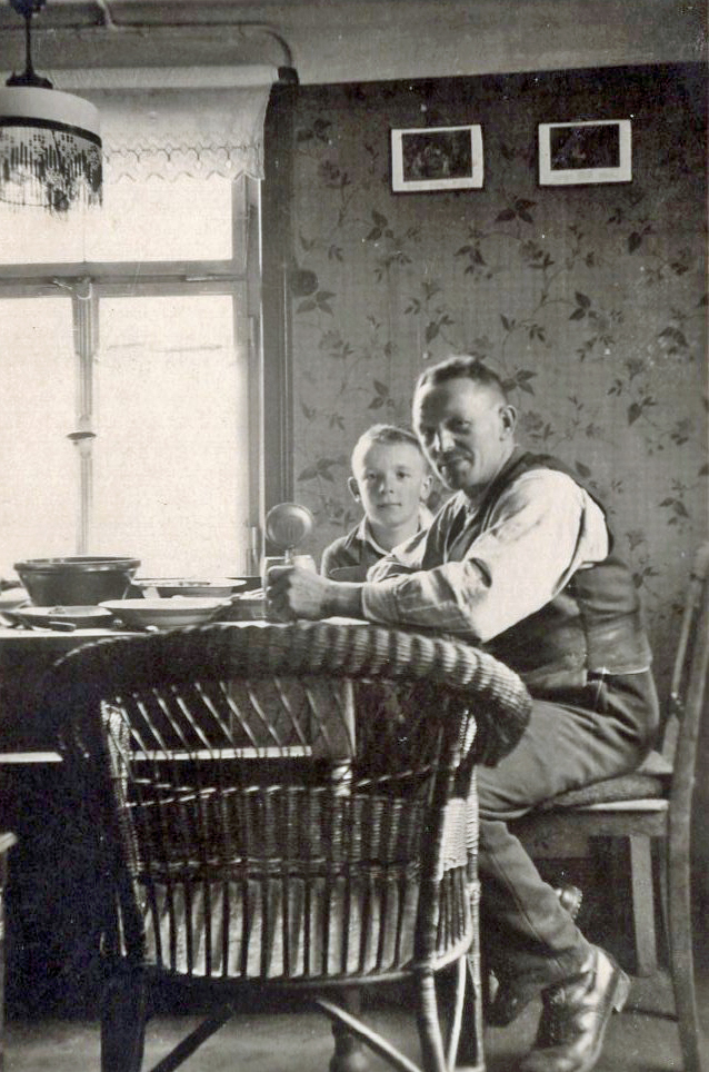 Vater Karl Bubser und Sohn Hans in der Altensteiger Str 1