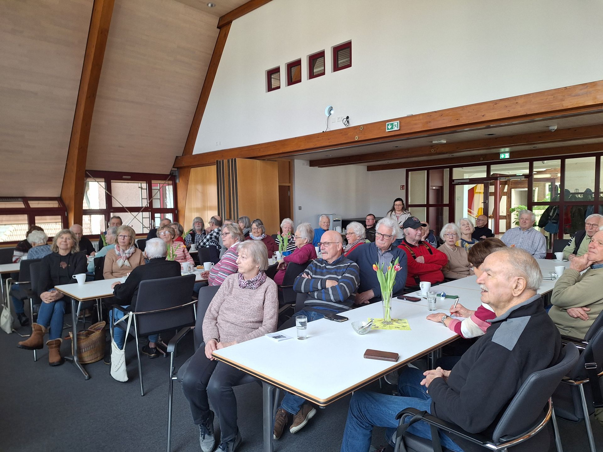 Interessierte Zuhörerinnen und Zuhörer