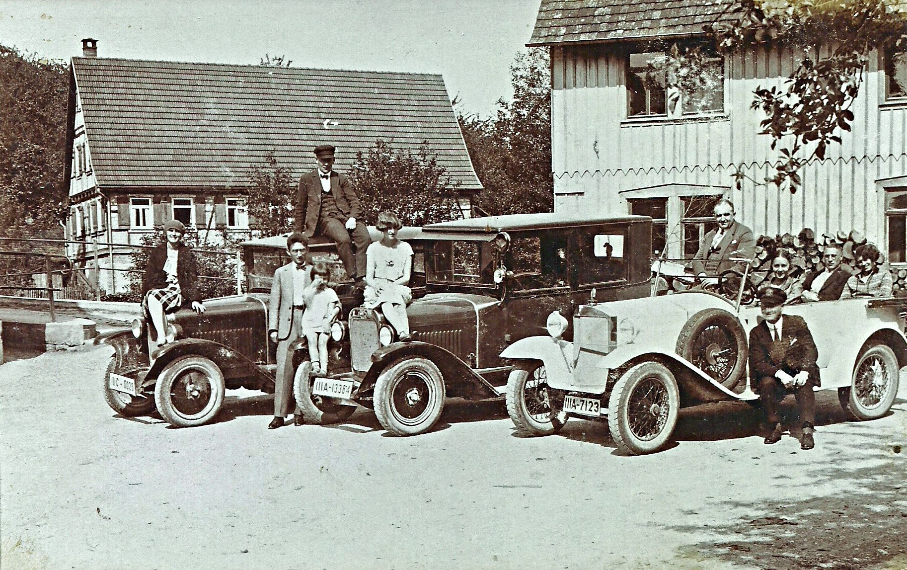 Sommerfrischler des Waldhorn starten zu einem Ausflug, 1930